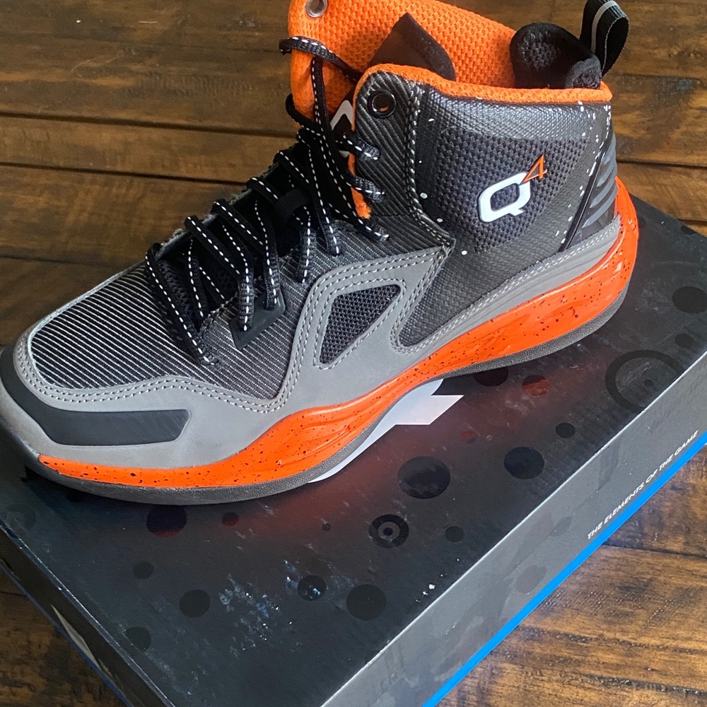 Q4 Urban Assault Nforcer high top sneakers. Men’s size 8. New in box.